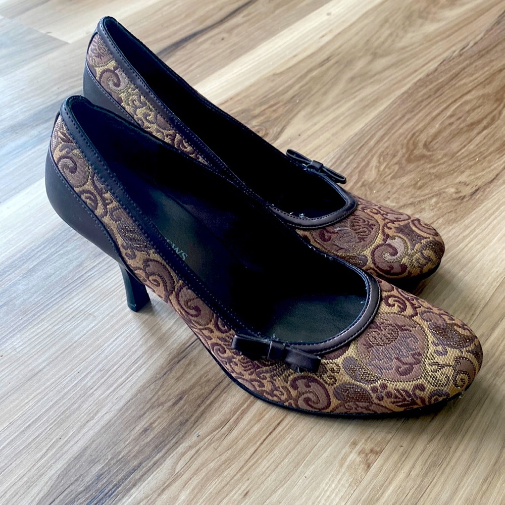 Newport News Paisley heels. Size 10.